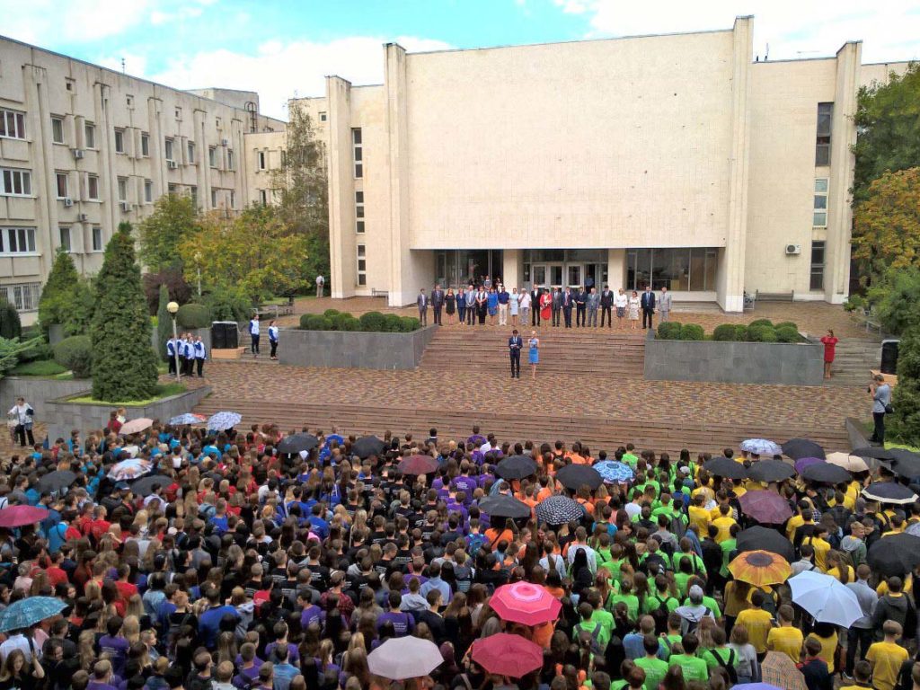 Волггу. Волгоградский государственный университет. ВГУ Волгоград. Волгоградский государственный университет двор. Волгоград Волга.