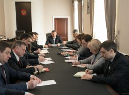 Губернатор Волгоградской области провёл оперативное совещание по вопросам детской инфраструктуры